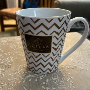 Godiva zig zag gold stripe mug
